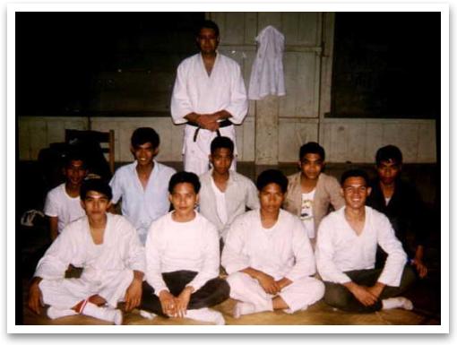 Class Group Photo of the Colombian College JuJitsu Class in the Philippines in 1968.